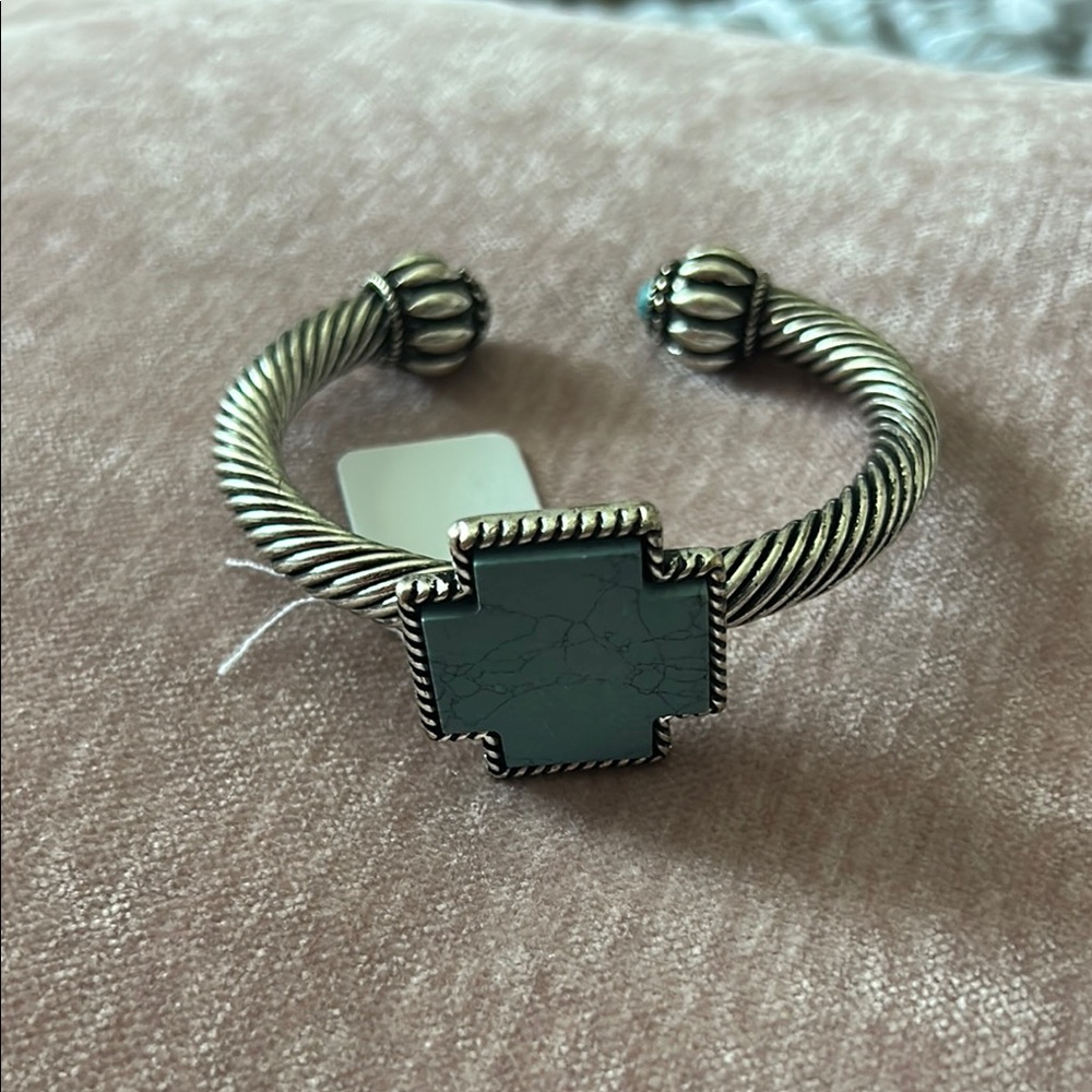 Silver tone and turquoise bracelet!